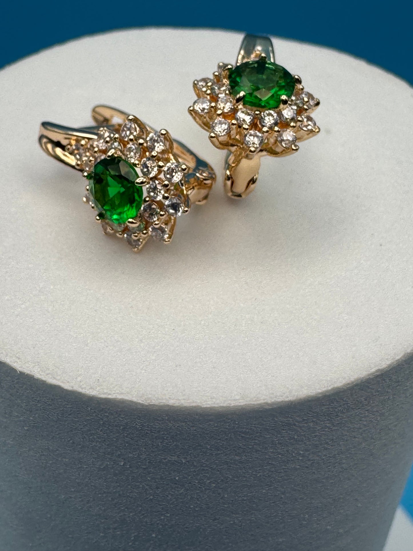 Aretes piedra verde